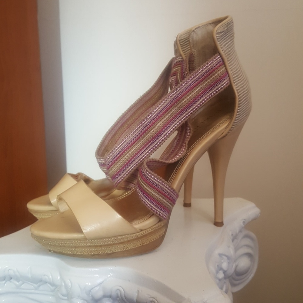 Shoes - Picture 6 of 8